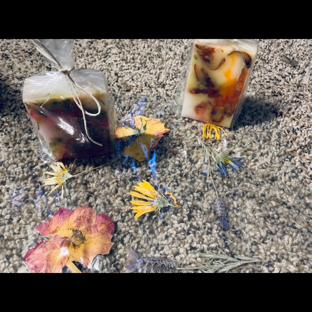 Handmade natural soap with pressed flowers 🌺